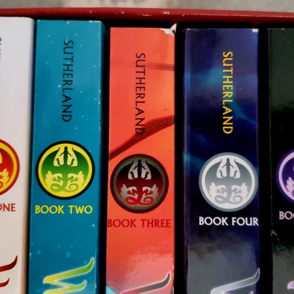 Wings of Fire Library of Books 1-5 - Picture 6 of 11